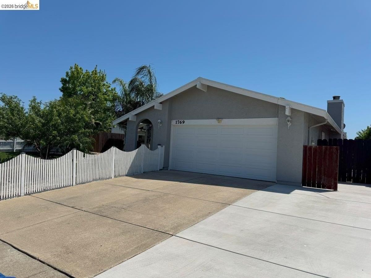 1769 Teresa Ln - Photo 3 of 36