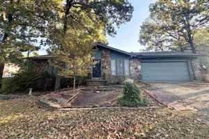 featured image of 11819 Ashwood Dr
