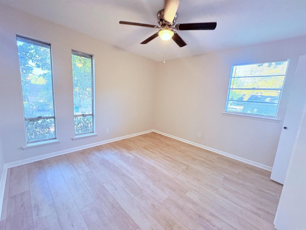 11819 Ashwood Dr - Photo 6 of 21