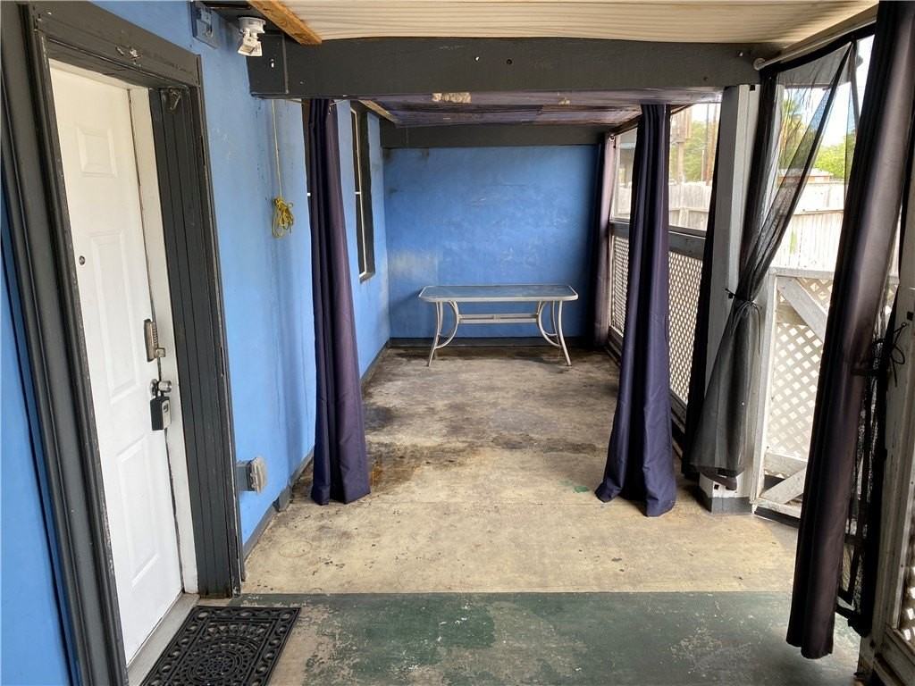425 Skipper Ln - Photo 2 of 16