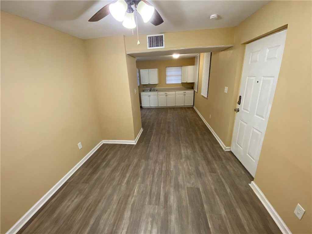 425 Skipper Ln - Photo 3 of 16