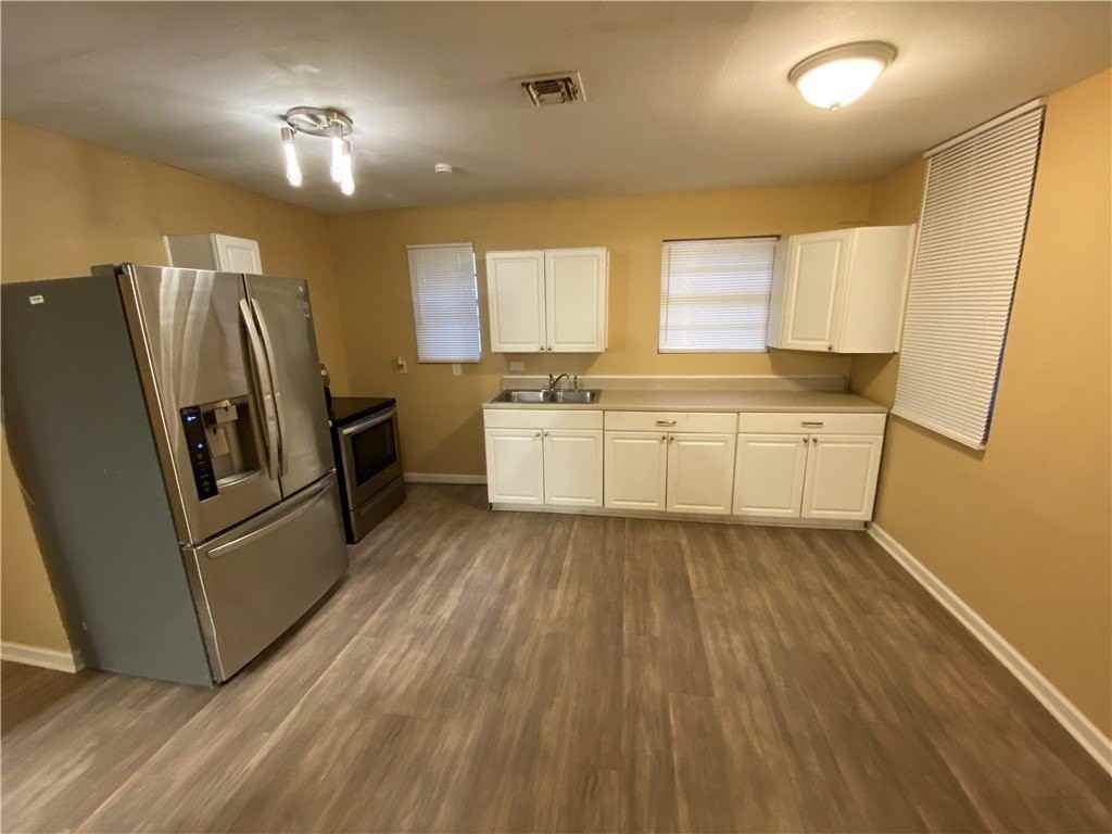425 Skipper Ln - Photo 4 of 16