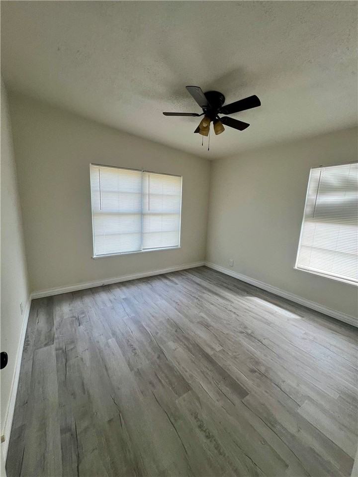 714 Drexel Dr - Photo 3 of 12