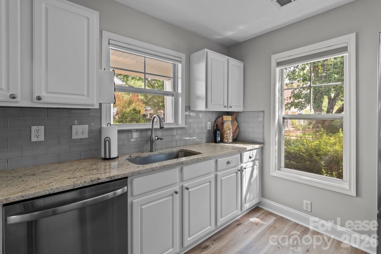 17331 Villanova Rd - Photo 3 of 47