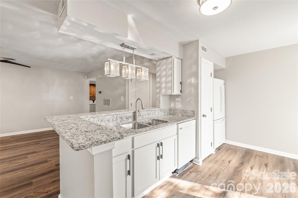 5731 Dockside Dr - Photo 5 of 12