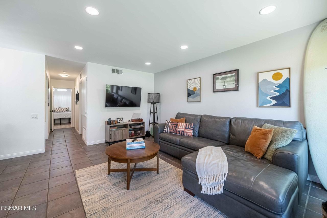2278 Moss Ct - Photo 3 of 29