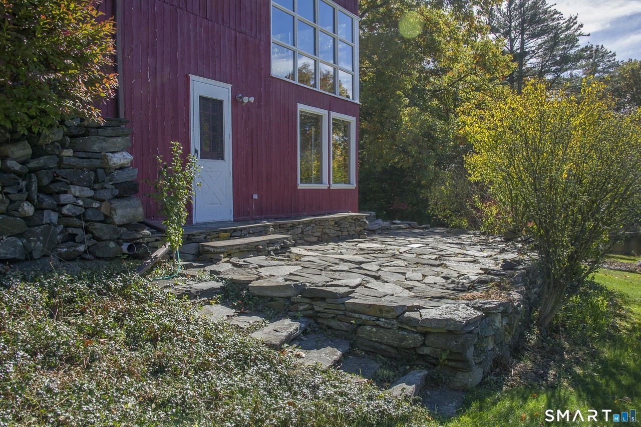 343 Wood Creek Rd - Photo 7 of 31