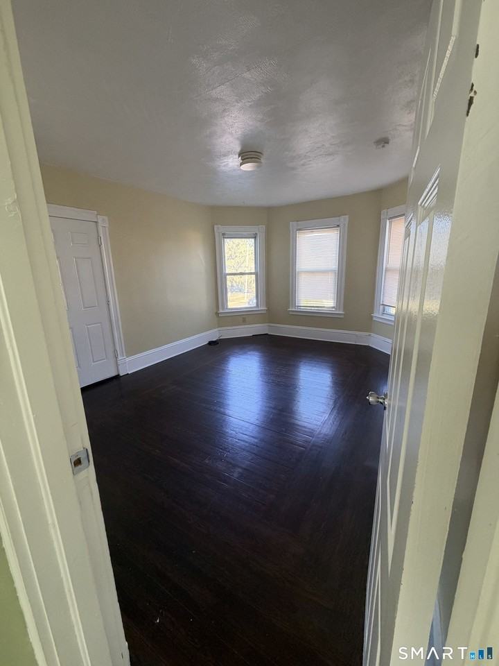 133 Smalley St - Photo 5 of 7