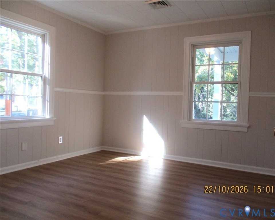 305 Myrtle St - Photo 3 of 9