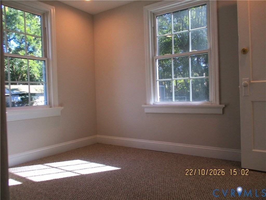 305 Myrtle St - Photo 7 of 9