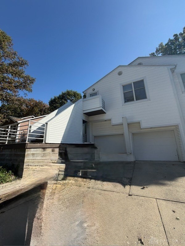 2218 Grierson Pl - Photo 2 of 25