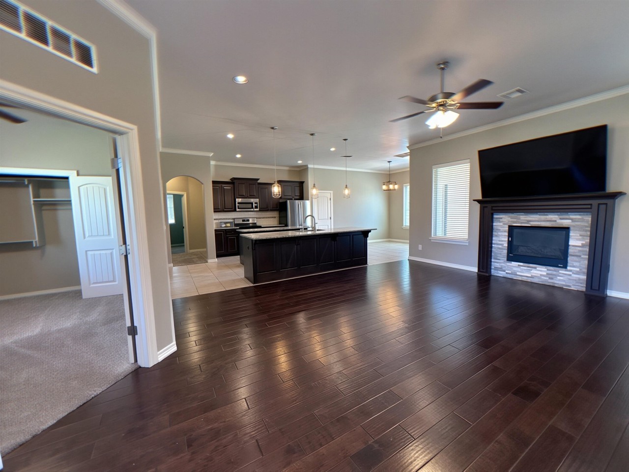 510 Jaguar Ln - Photo 2 of 19