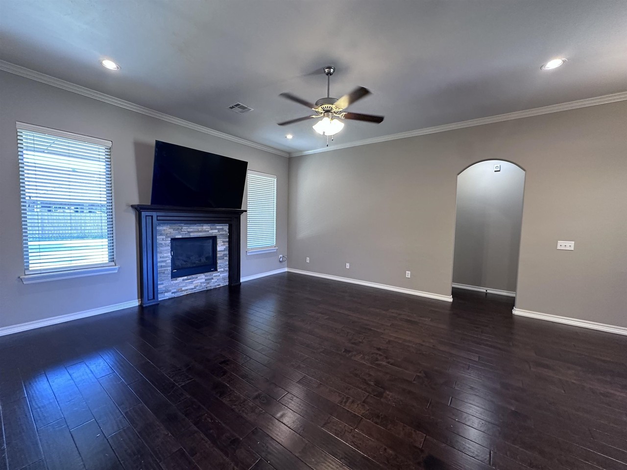 510 Jaguar Ln - Photo 3 of 19