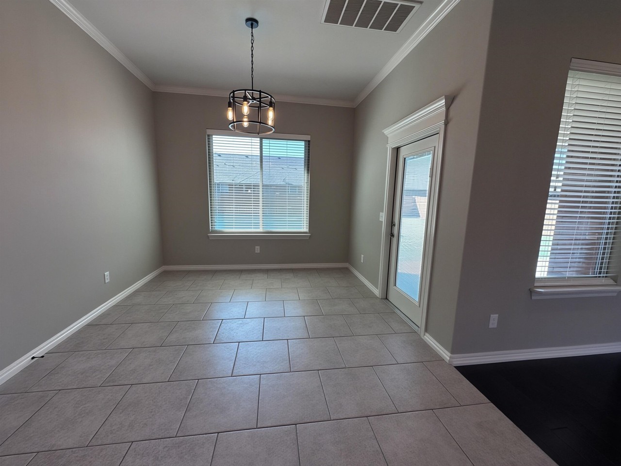 510 Jaguar Ln - Photo 5 of 19