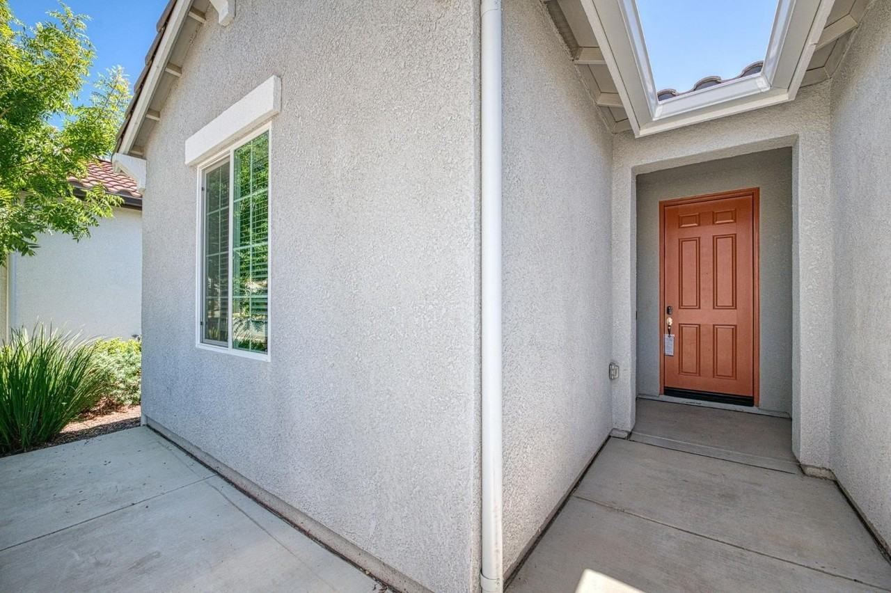 4596 Orchard Hills Rd - Photo 4 of 35