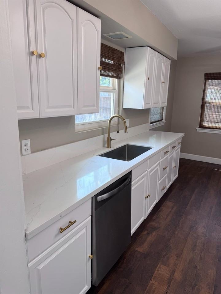 656 E Clinton Ave - Photo 4 of 24