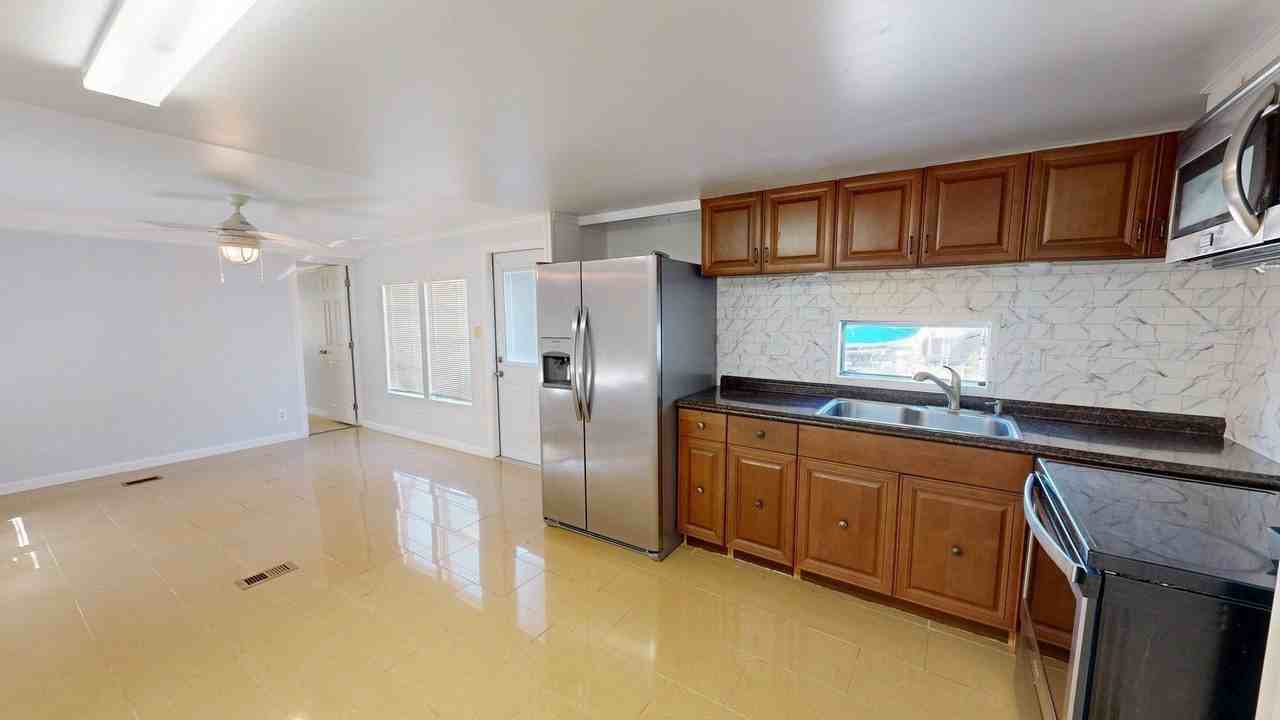 1412 Calder Rd - Photo 3 of 17
