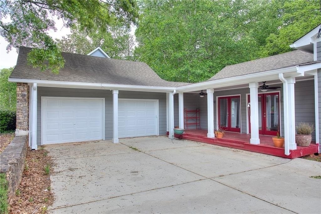 2067 Brockett Rd - Photo 2 of 38