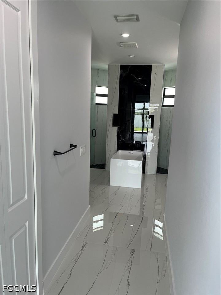 1625 Nw 37th Ave - Photo 3 of 11