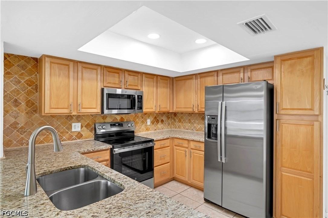 1121 Se 36th St - Photo 2 of 43