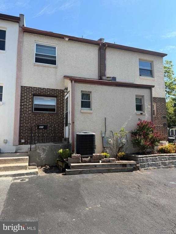 32 Dora Dr - Photo 2 of 20