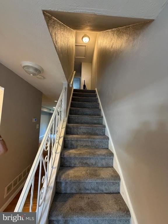32 Dora Dr - Photo 3 of 20