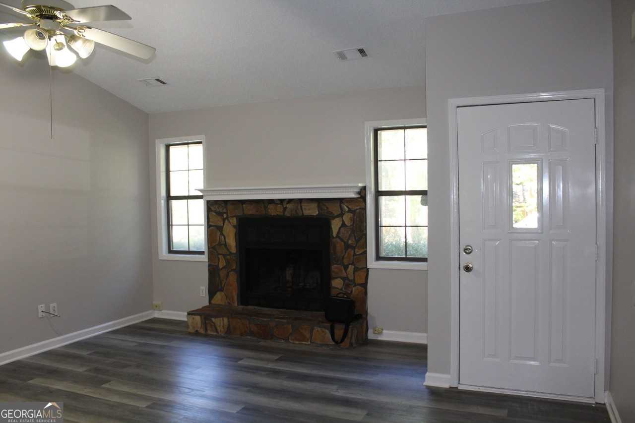 541 Pebble Point Dr - Photo 6 of 10