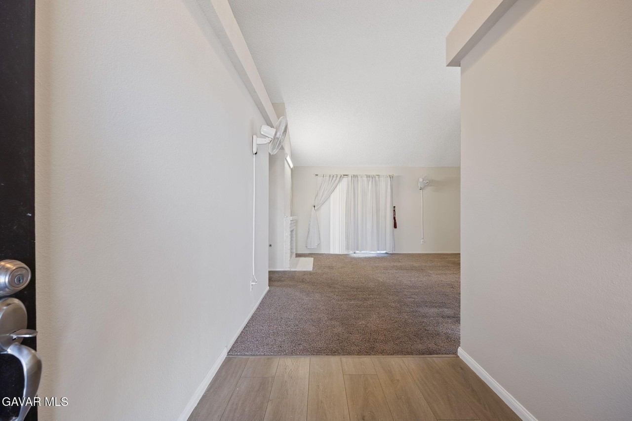 5026 Sunburst Dr - Photo 2 of 18