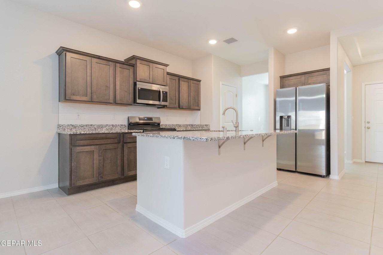 5825 Kobe Bryant St - Photo 2 of 50