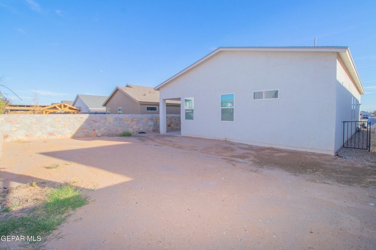 5825 Kobe Bryant St - Photo 5 of 50