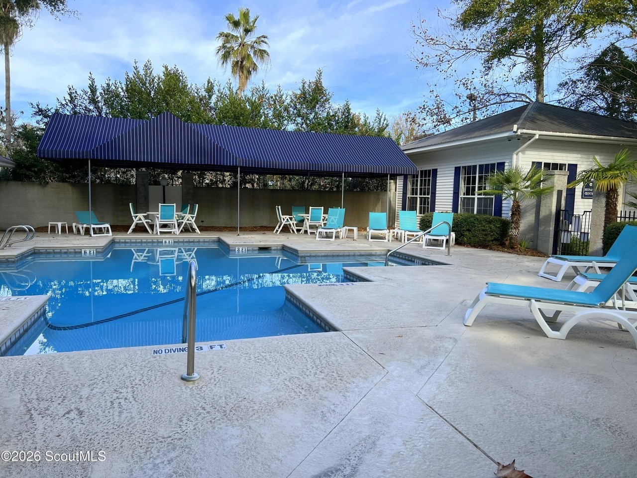 111 S Island Square Dr - Photo 2 of 17