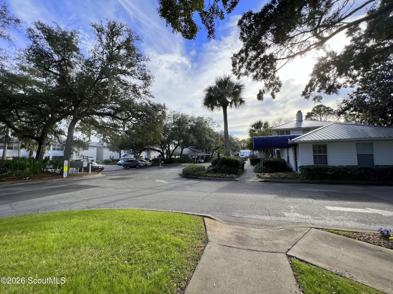 111 S Island Square Dr - Photo 3 of 17