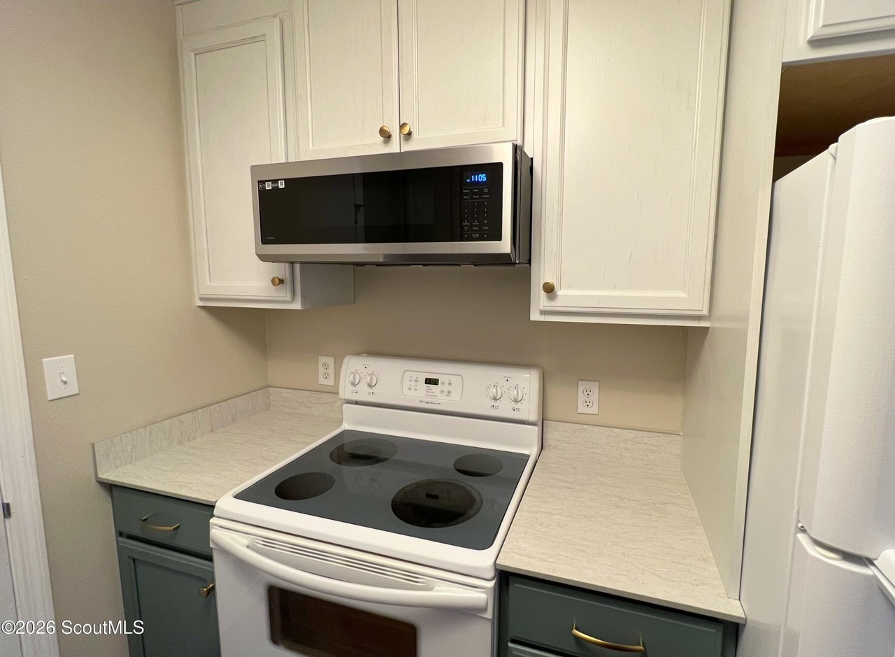 111 S Island Square Dr - Photo 6 of 17