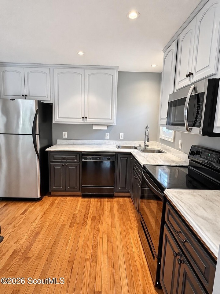 408 Maple St - Photo 3 of 15