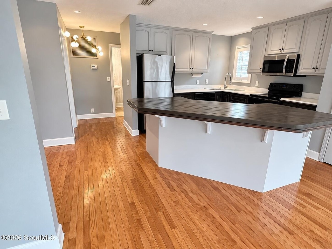 408 Maple St - Photo 4 of 15