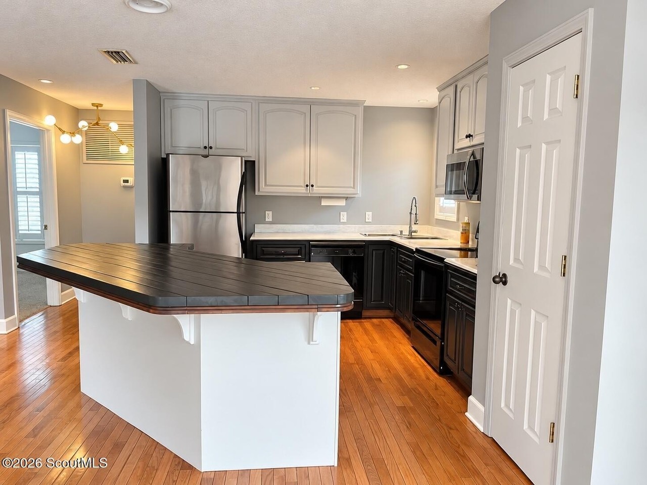 408 Maple St - Photo 7 of 15