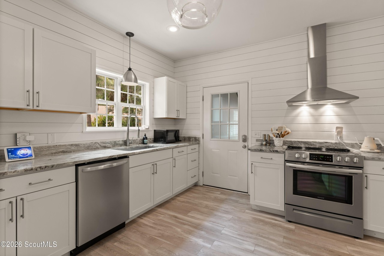 101 Settlers Rd - Photo 3 of 18