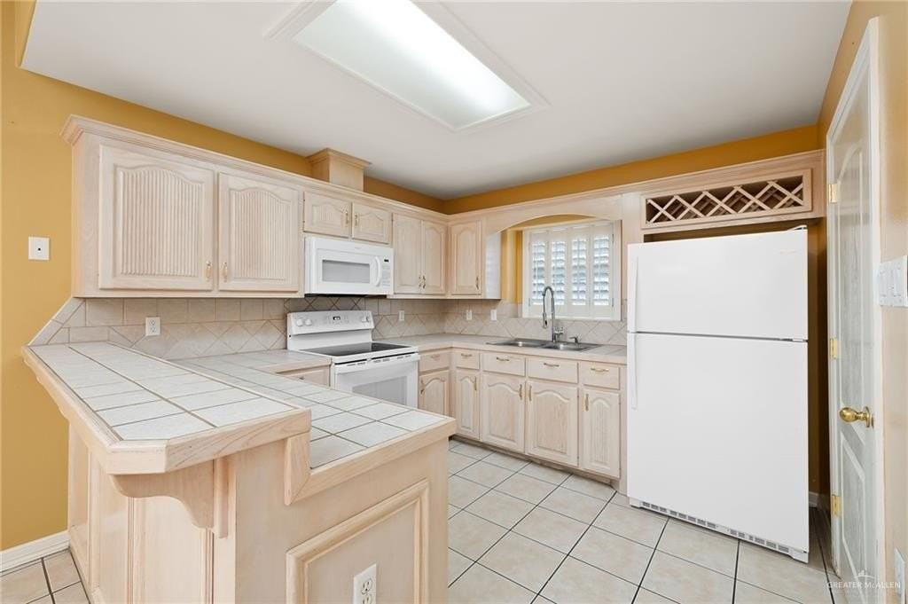 1933 Baylor Ave - Photo 7 of 22