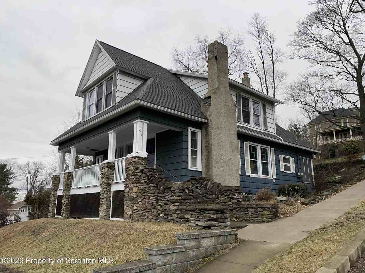 201 Stone Ave - Photo 2 of 15