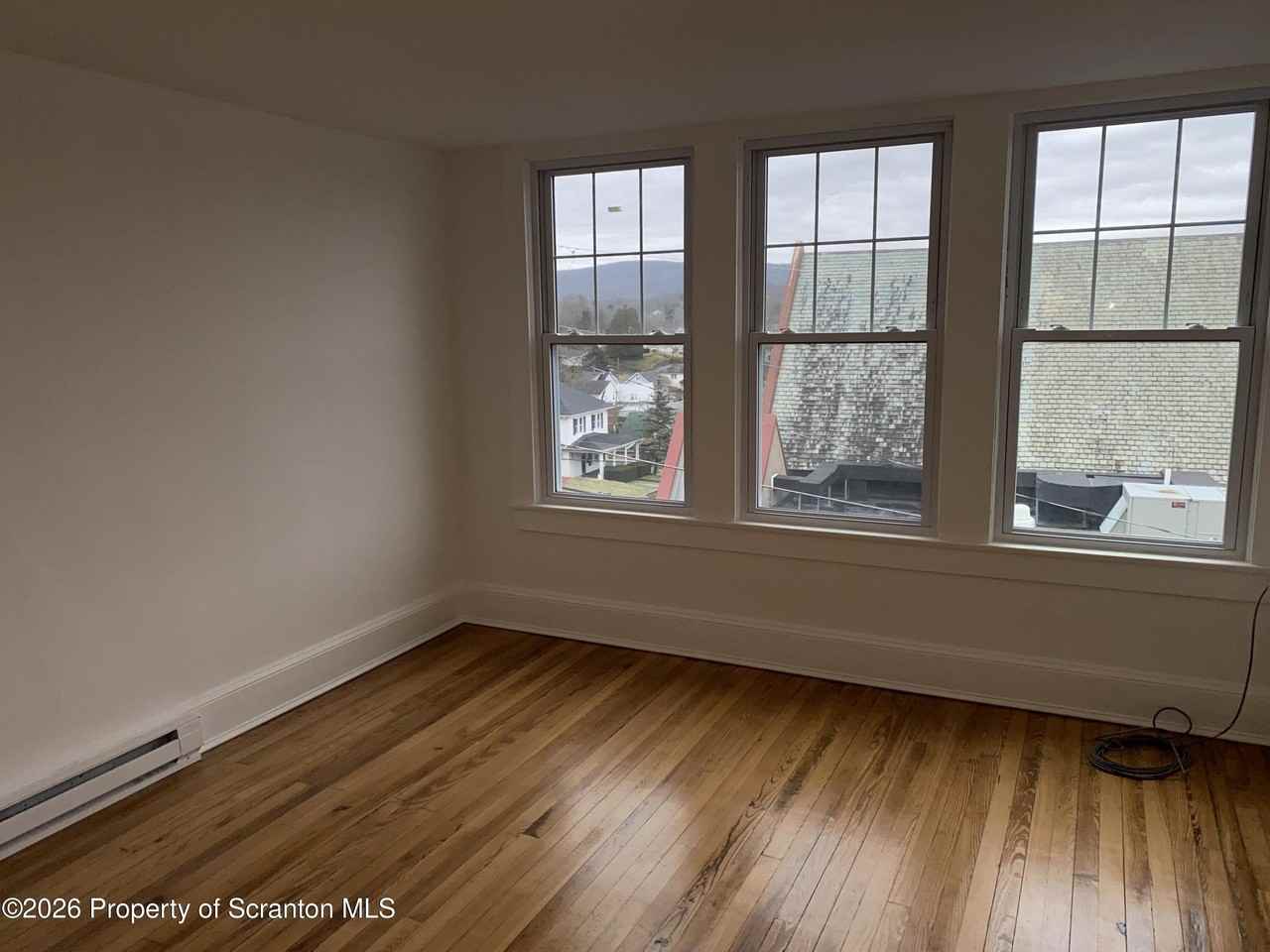 201 Stone Ave - Photo 5 of 15