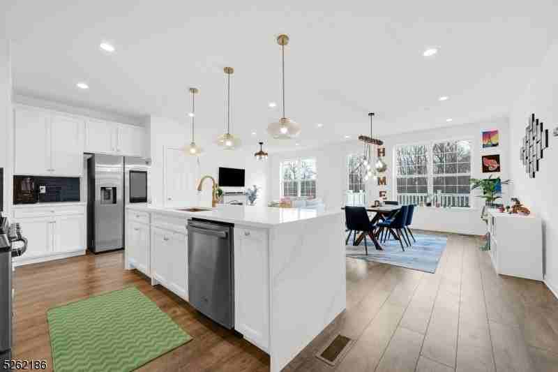 83 Sequoia Dr - Photo 3 of 45