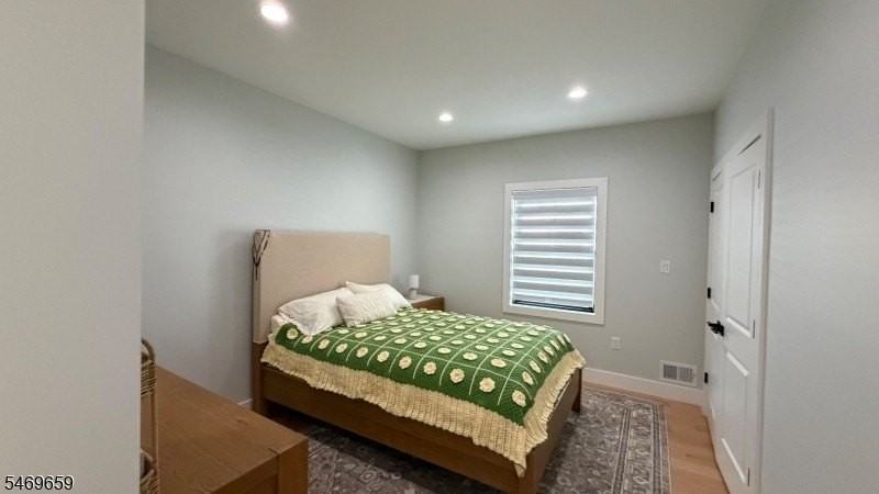 957 Jefferson Ave - Photo 5 of 9