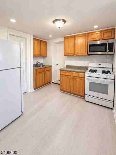 40 Magnolia St - Photo 2 of 10