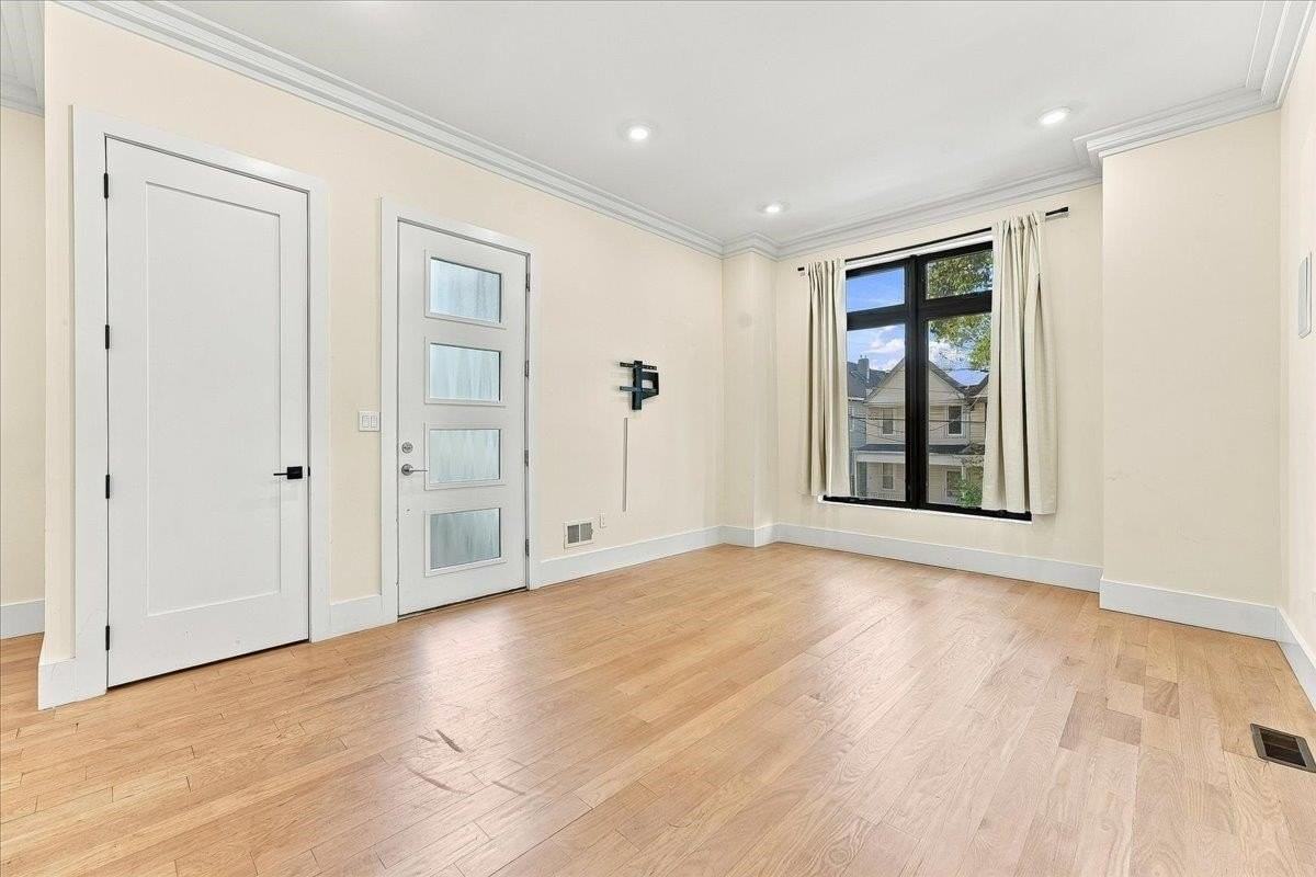 44 Gautier Ave #1 - Photo 3 of 44