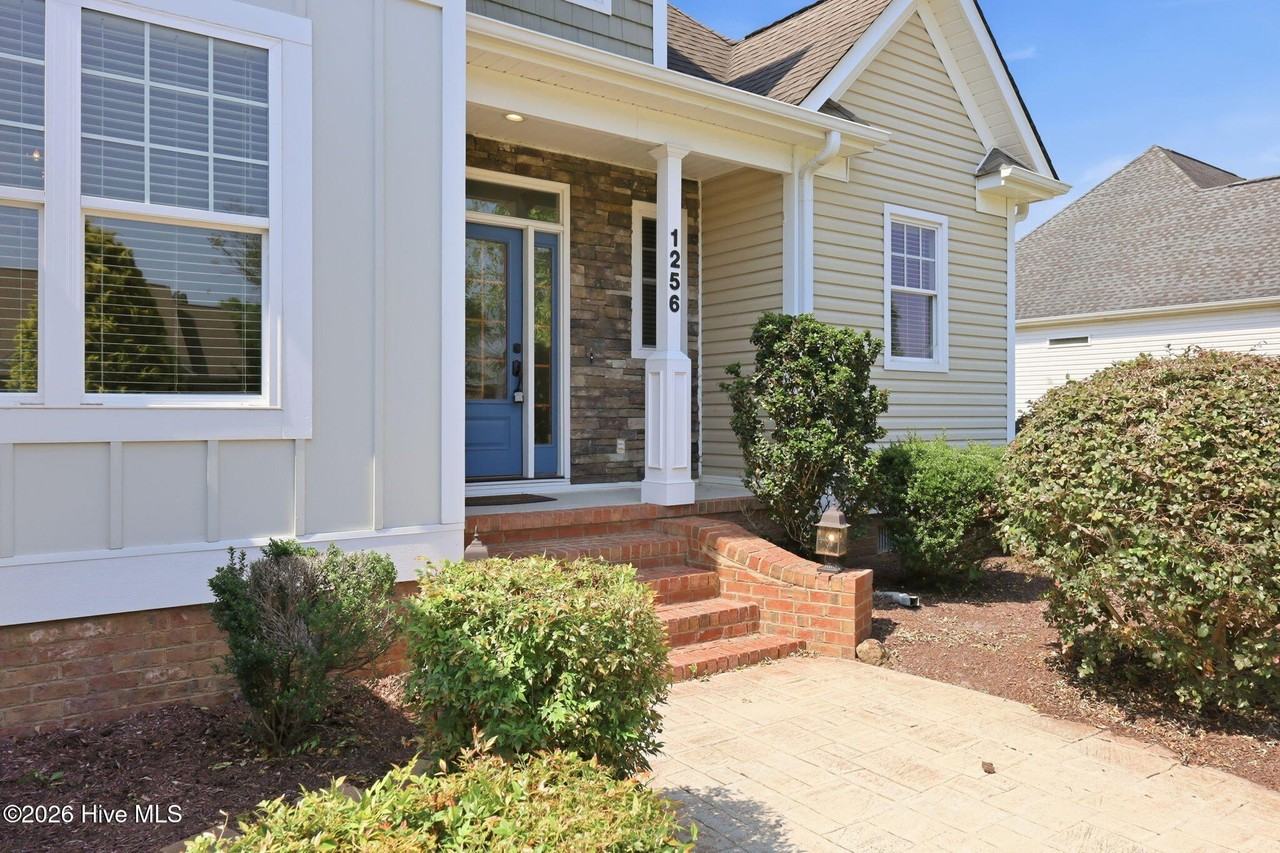1256 Naples Dr - Photo 3 of 50