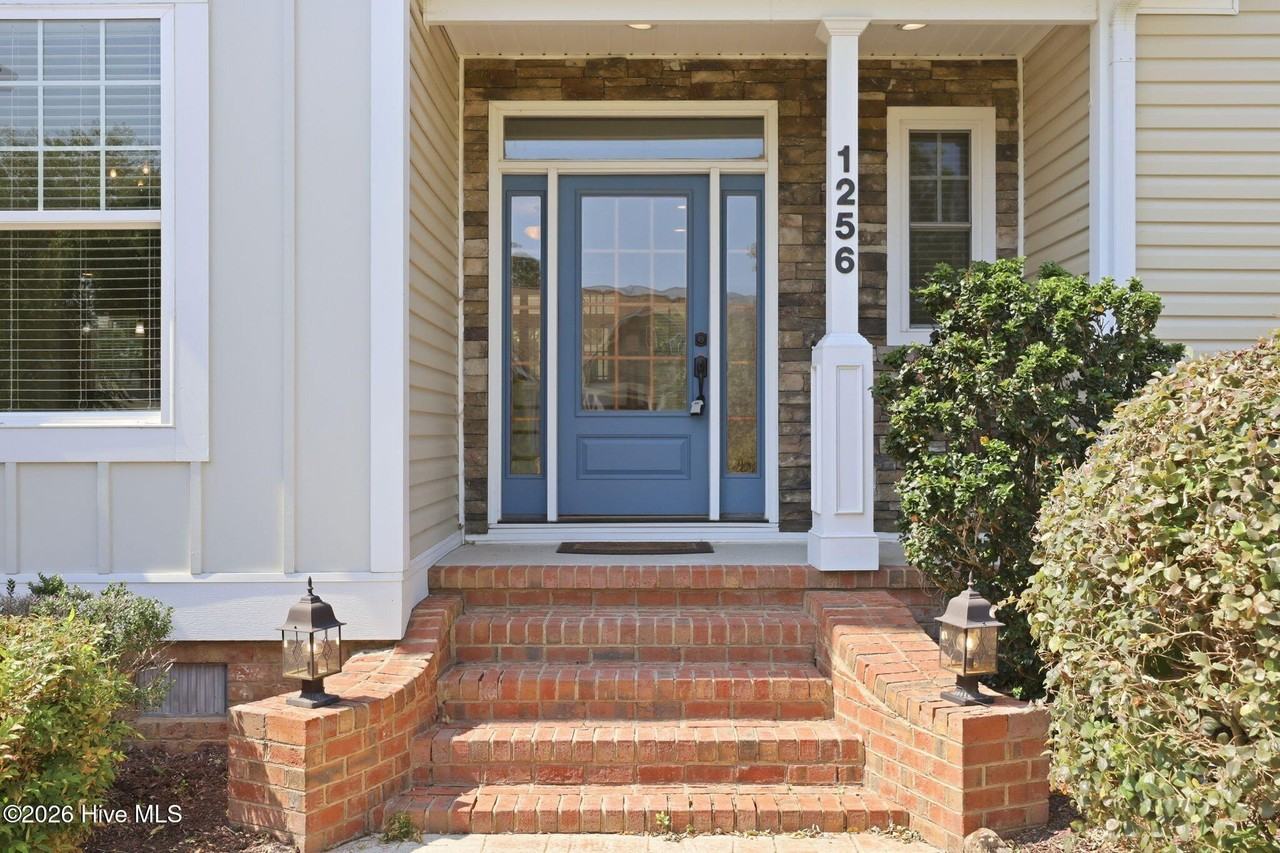 1256 Naples Dr - Photo 4 of 50