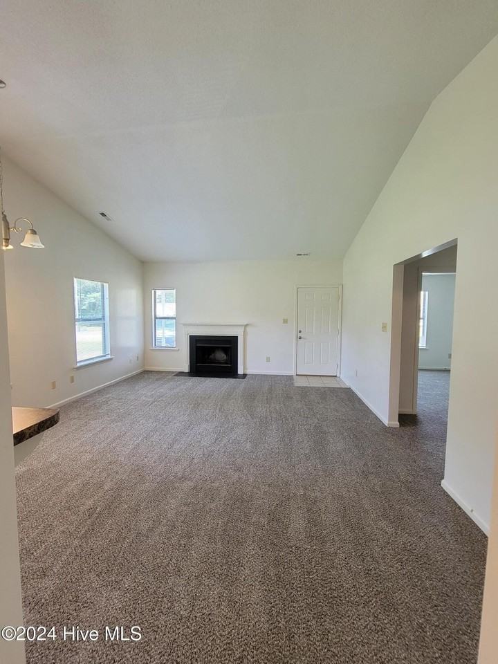 1813 Countrywood Blvd - Photo 3 of 10