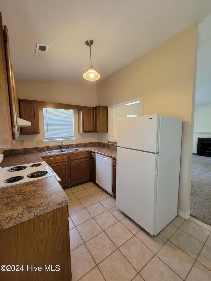 1813 Countrywood Blvd - Photo 4 of 10