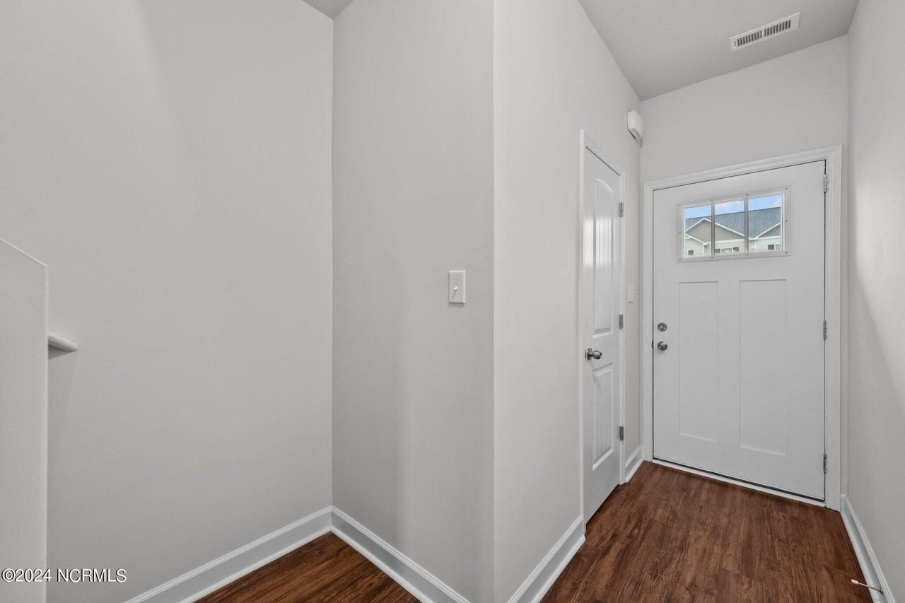 405 Vandemere Ct - Photo 3 of 33