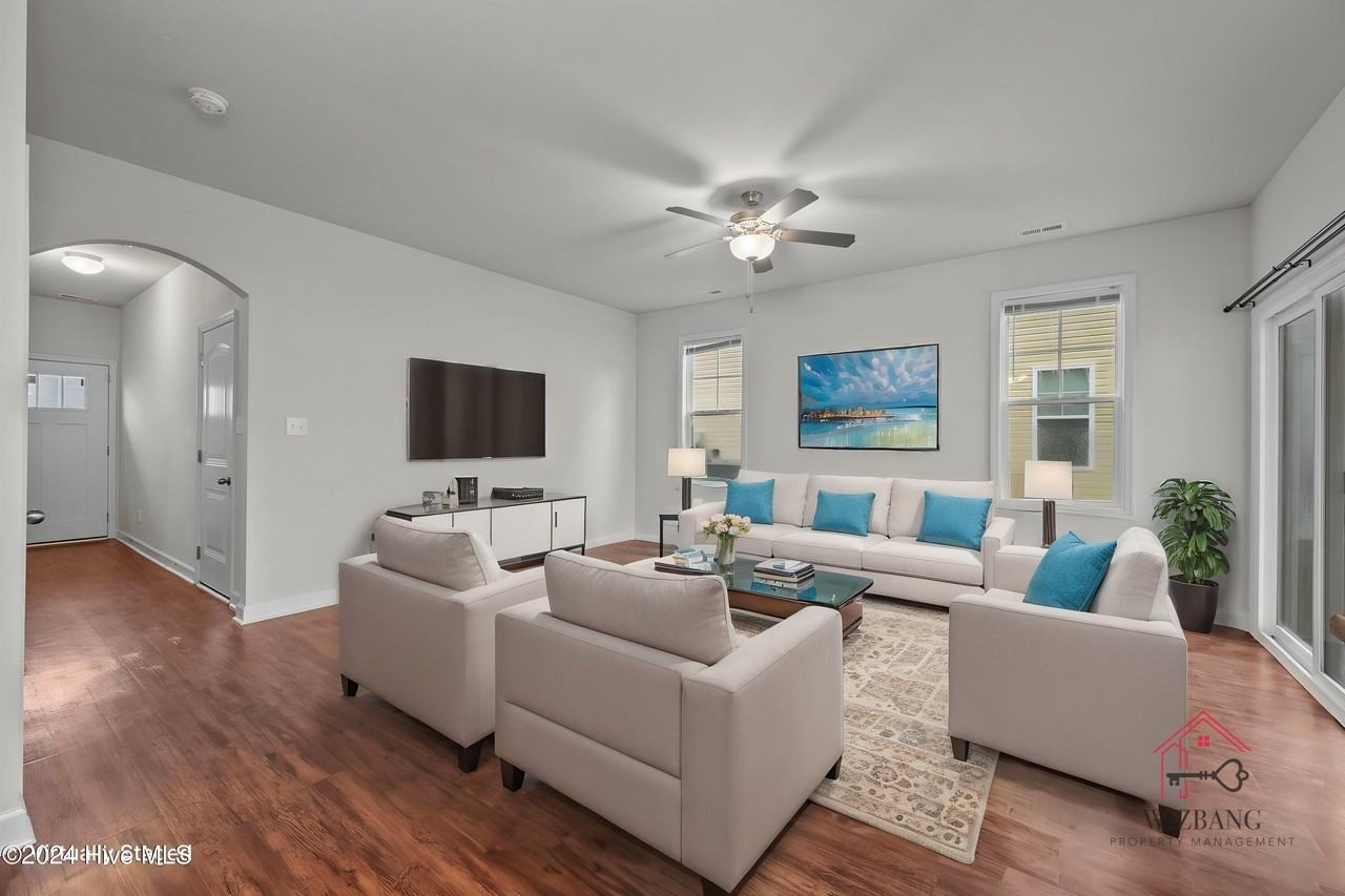 405 Vandemere Ct - Photo 6 of 33